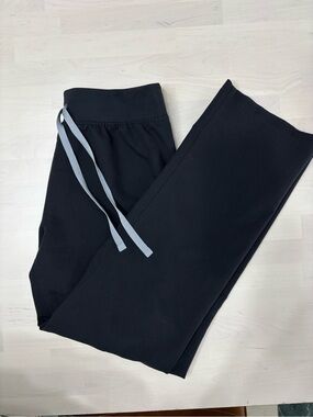 Figs women’s medium scrub Pants with Gray Drawstrings